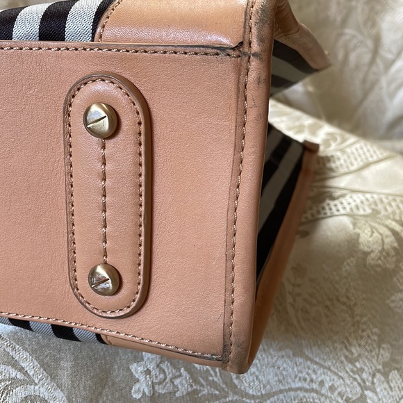 Henri Bendel Tote jacquard and leather details. VERY UNIQUE 🔥 - Picture 9 of 12